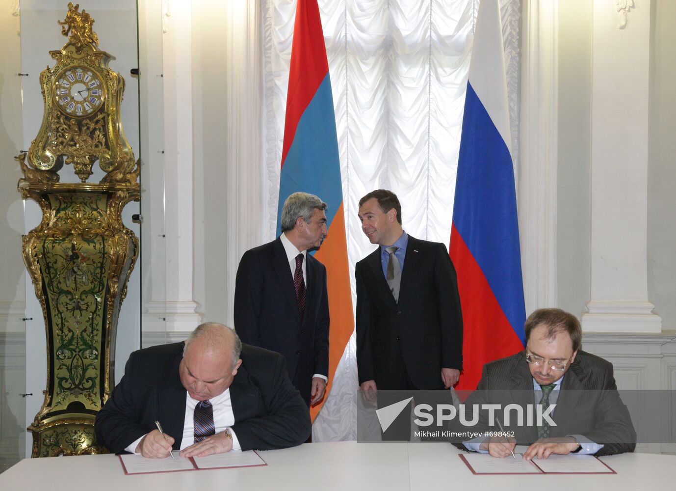 Dmitry Medvedev, Serzh Sargsyan visit St. Petersburg University