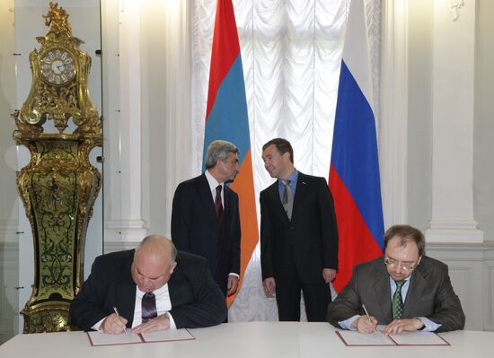 Dmitry Medvedev, Serzh Sargsyan visit St. Petersburg University