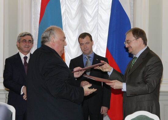 Dmitry Medvedev, Serzh Sargsyan visit St. Petersburg University