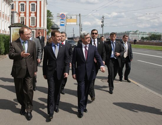 Dmitry Medvedev, Serzh Sargsyan visit St. Petersburg University