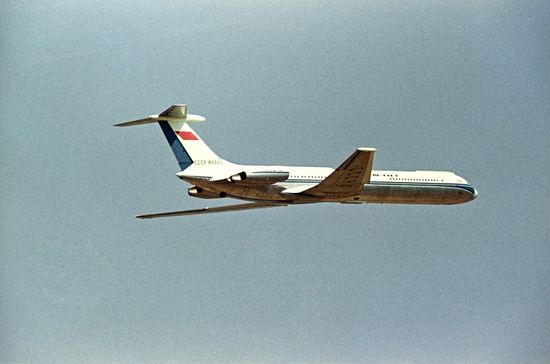 IL-62 air liner in flight