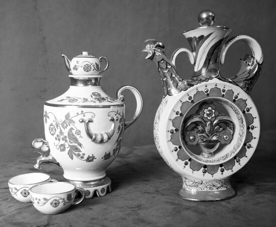 Decanter "Kumanets" and tea set "Merry samovarchik"