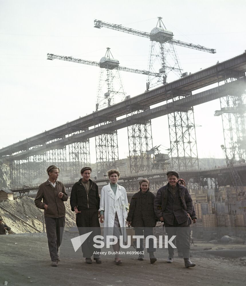 Construction of Bratsk hydroelectric power station