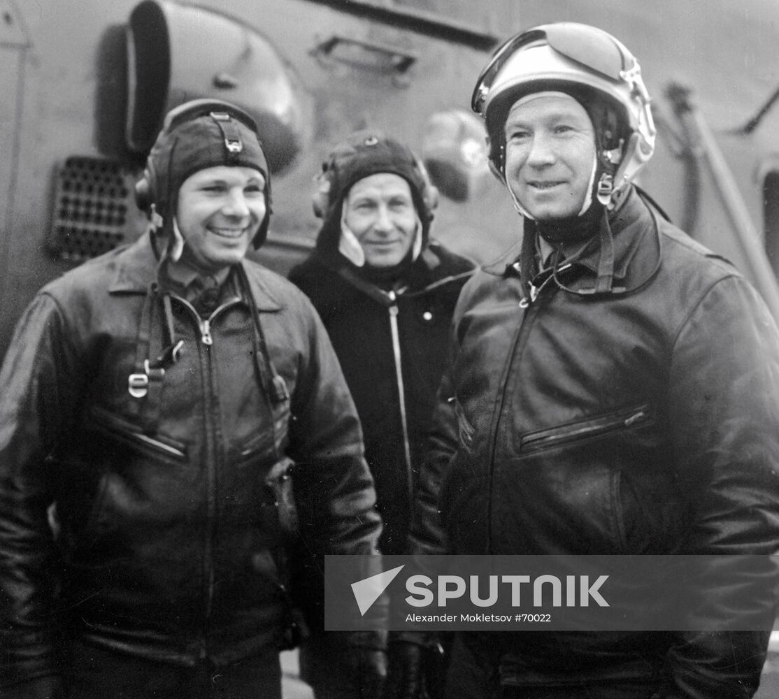 Cosmonauts Yuri Gagarin and Alexei Leonov on the airfield