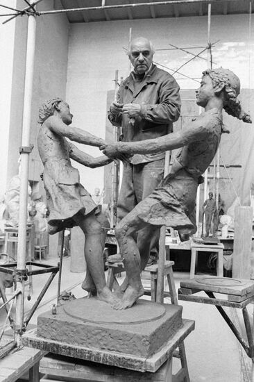 SCULPTOR ANIKUSHIN 