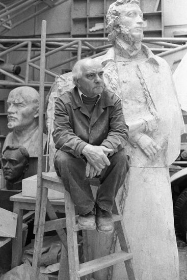 SCULPTOR ANIKUSHIN 