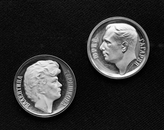 MEDALS SPACE TERESHKOVA GAGARIN
