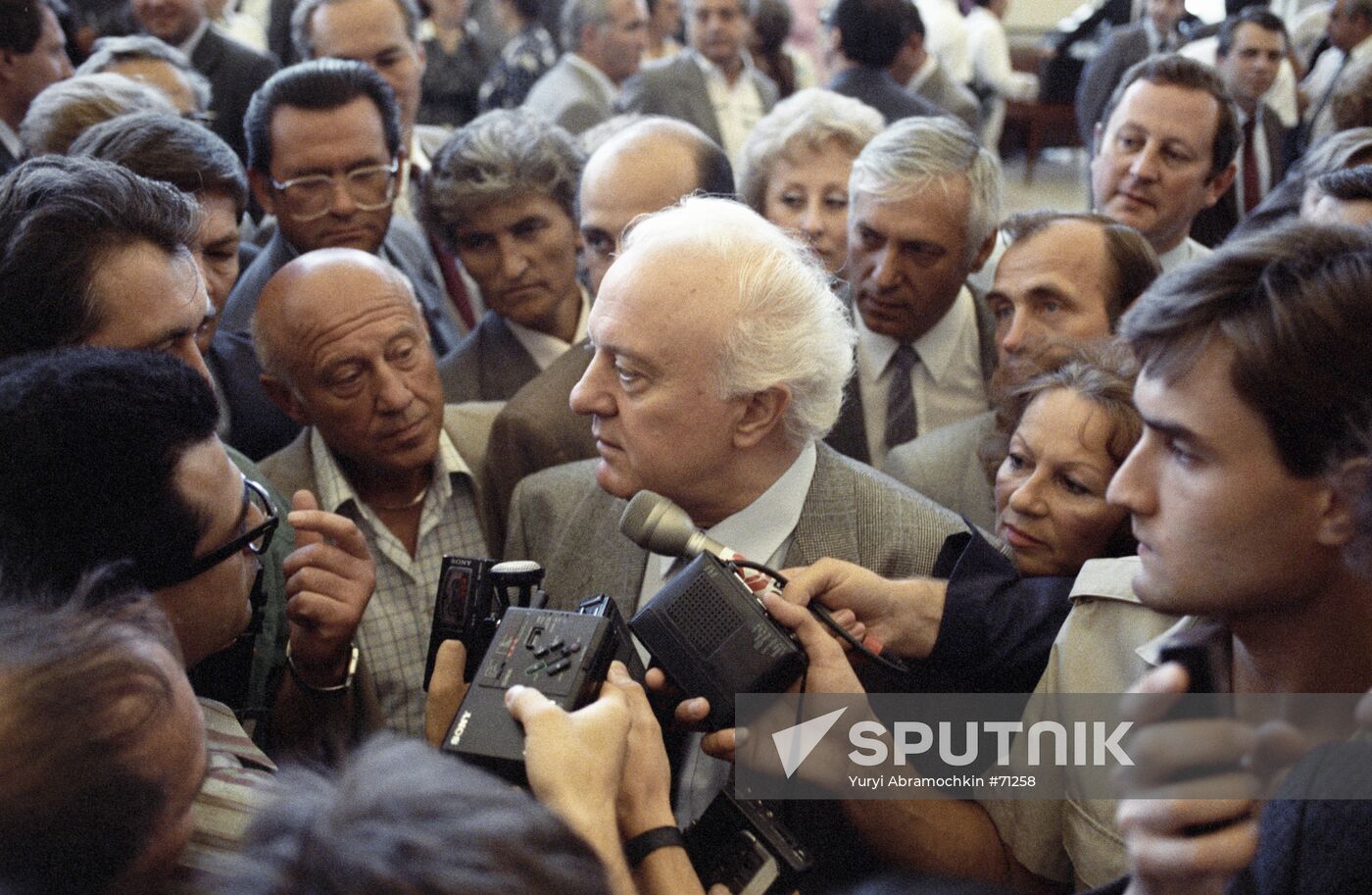 SHEVARDNADZE JOURNALISTS CONGRESS