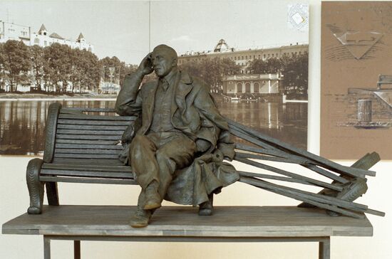 RUKAVISHNIKOV MONUMENT BULGAKOV SKETCH