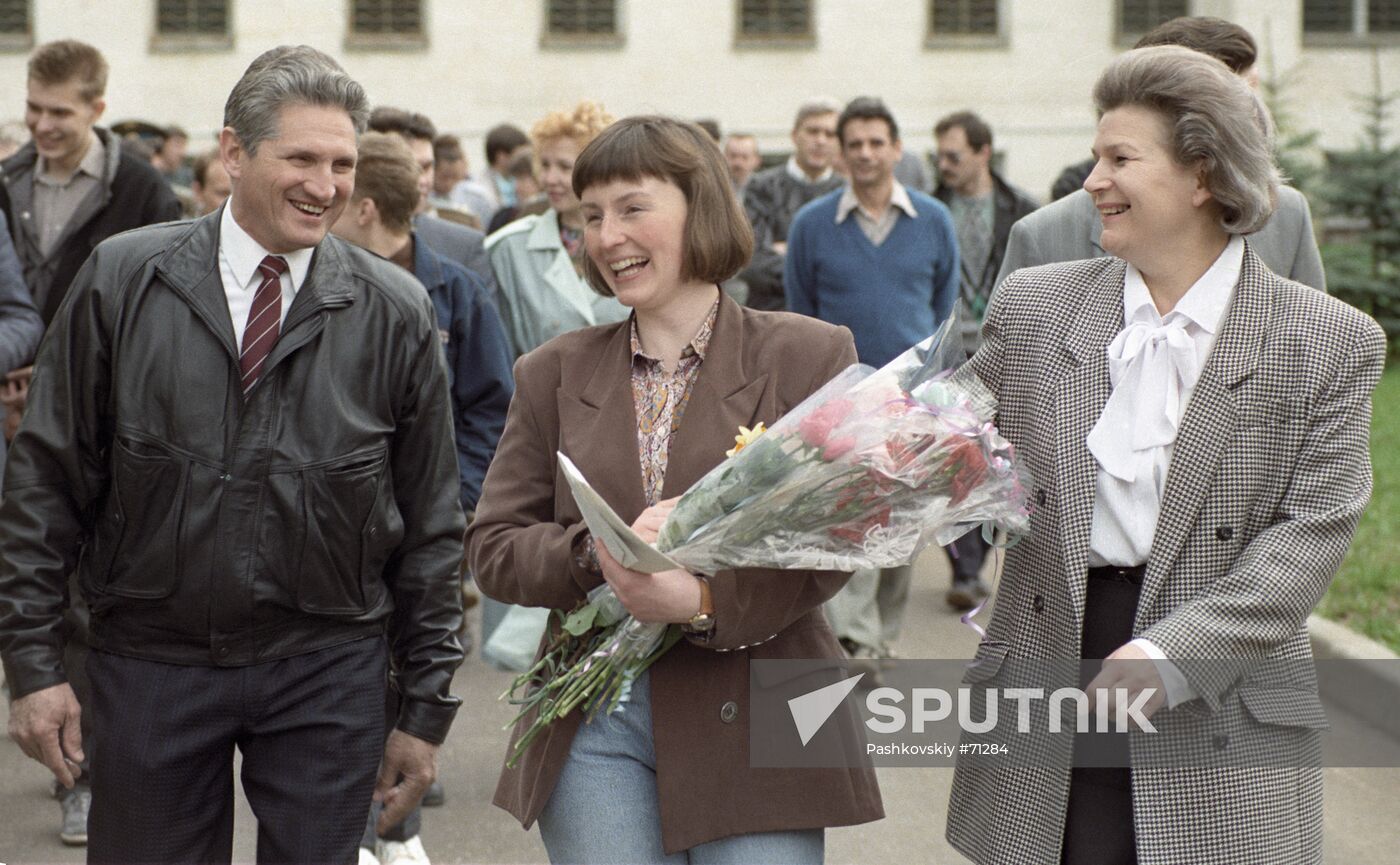 TERESHKOVA SHARMAN WOMEN SPACE PILOTS