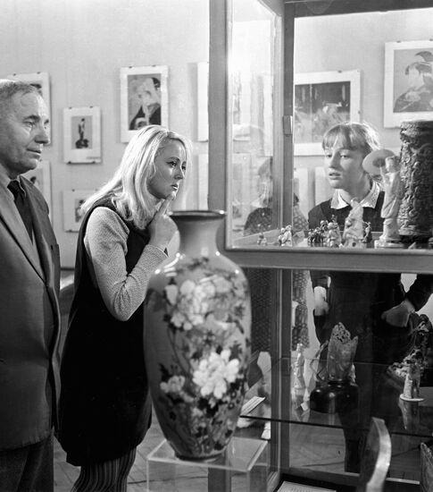 EXHIBITION VISITORS