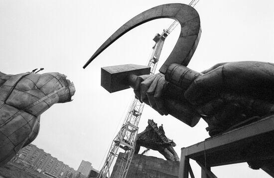 DISMANTLING SCULPTURE