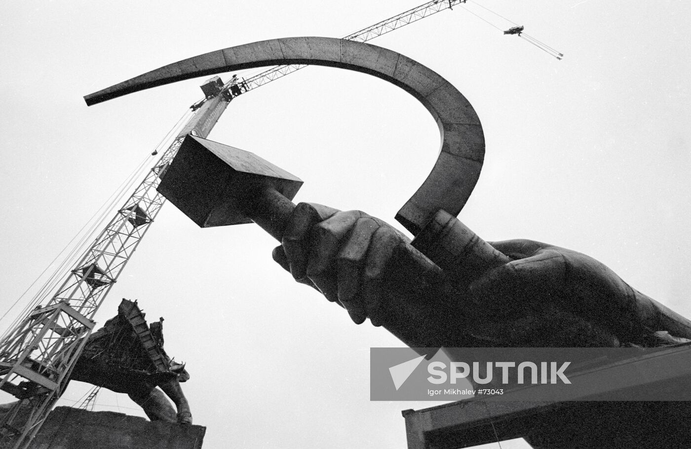DISMANTLING SCULPTURE
