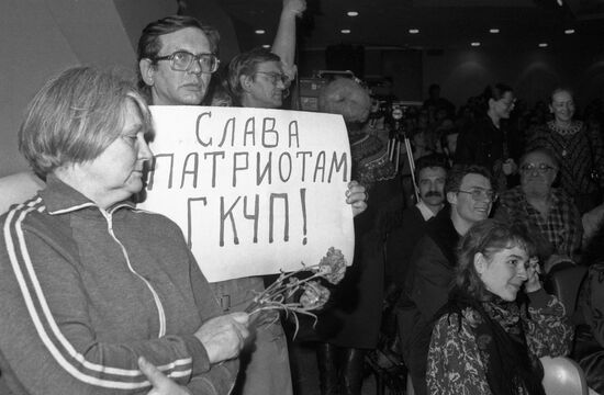 POSTER SUPPORT FOR PUTSCHISTS