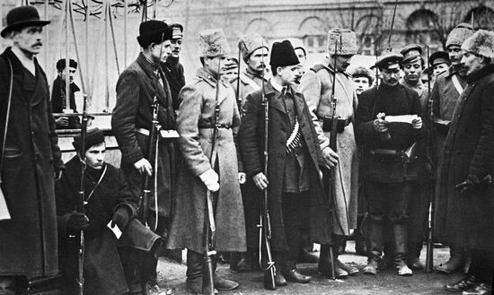 SOLDIERS PETROGRAD 