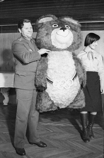 GUBAREV COSMONAUT TEDDY BEAR OLYMPICS 1980 MASCOT