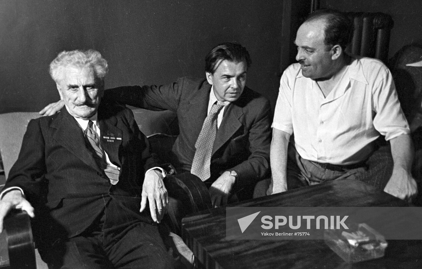 Alexander Bezymensky, Leonid Leonov and Shalva Dadiani