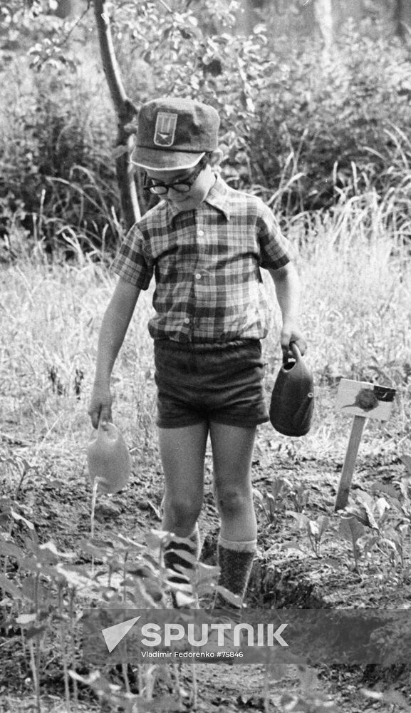 CHILDREN CLUB KITCHEN GARDEN