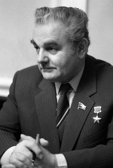 KARPOV NOVY MIR MAGAZINE