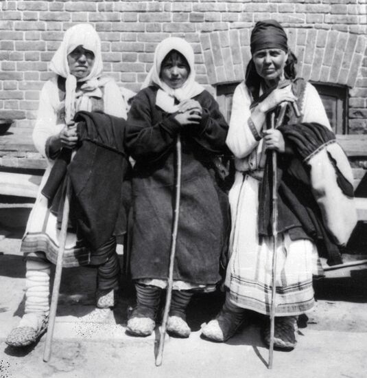 Women Pilgrims Ponetayevsky Monastery 