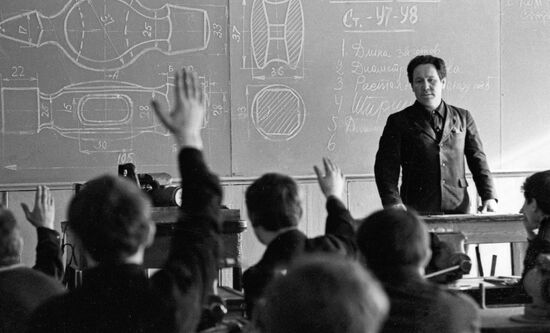 LESSON VOCATIONAL SCHOOL 
