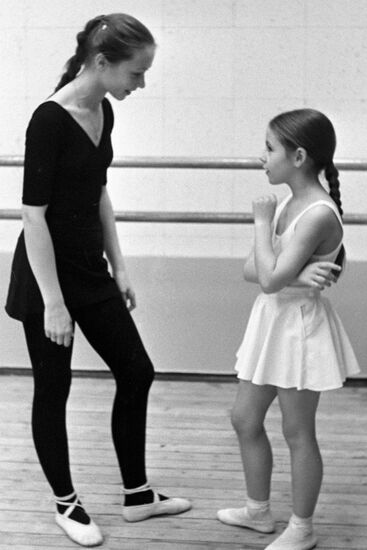 GIRLS SONG AND DANCE ENSEMBLE