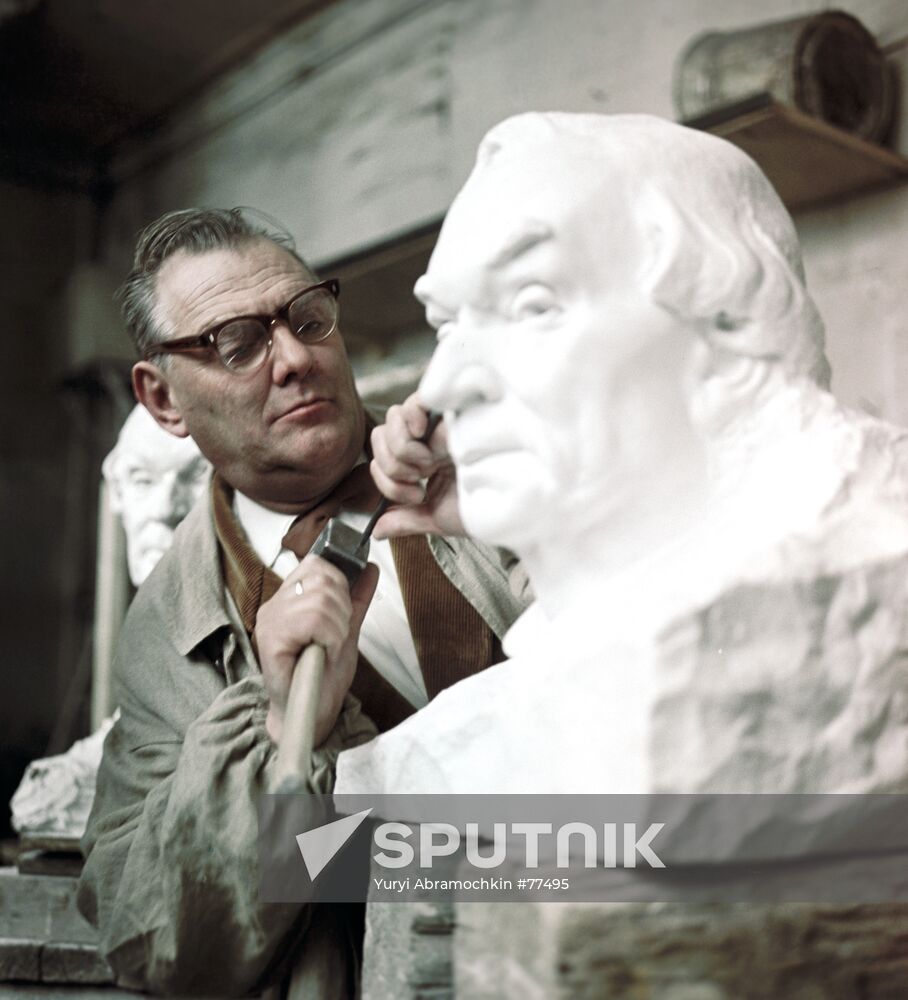 VUCHETICH SCULPTOR