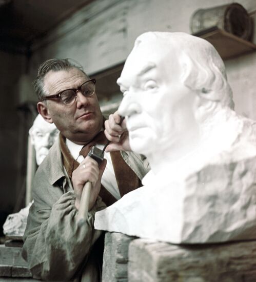 VUCHETICH SCULPTOR
