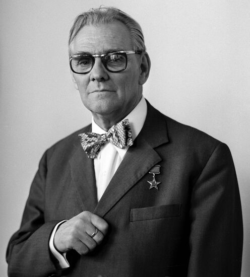 YEVGENY VUCHETICH