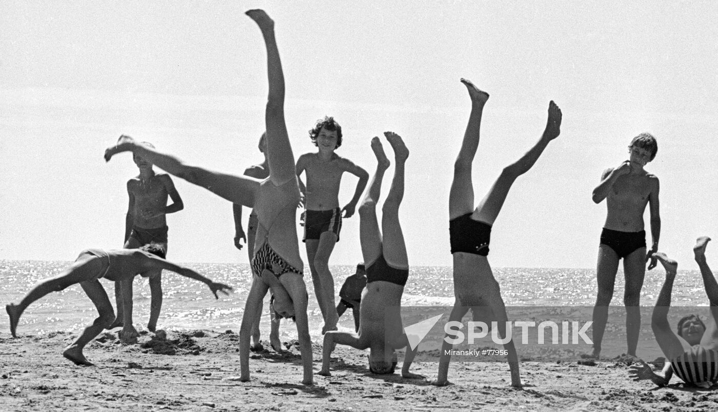 YOUNG PIONEER CAMP SEA PHYSICAL EXERCISES 