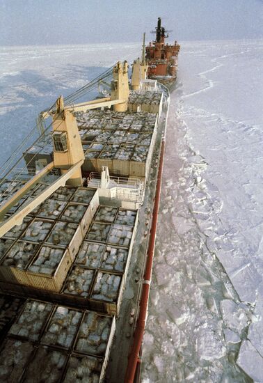 ICE-BREAKER STEAMER