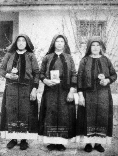 CRIMEAN TATAR WOMEN