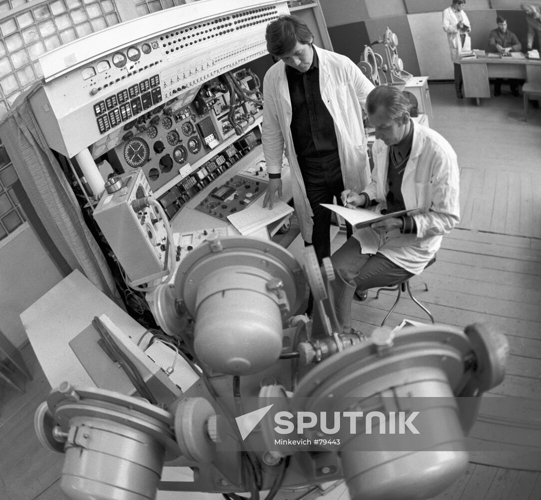 LABORATORY STAFF INSTRUMENTS