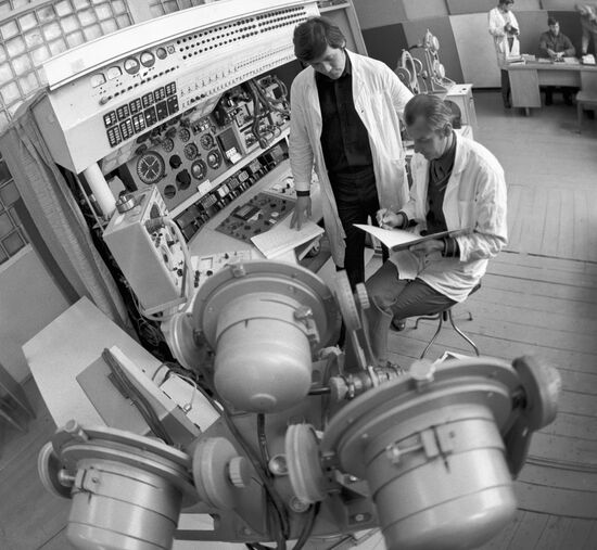 LABORATORY STAFF INSTRUMENTS