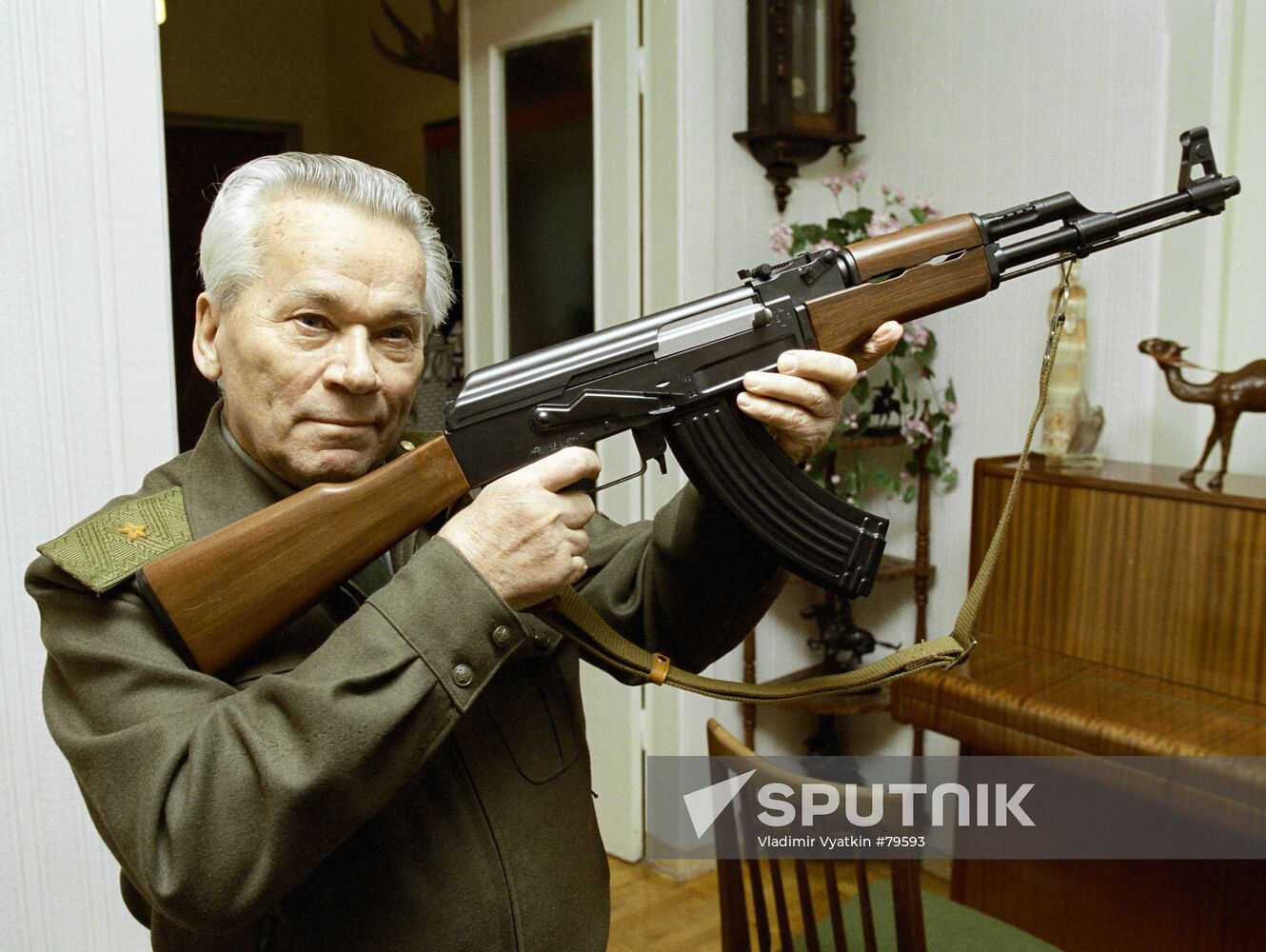 Original AK-47 Kalashnikov shooting