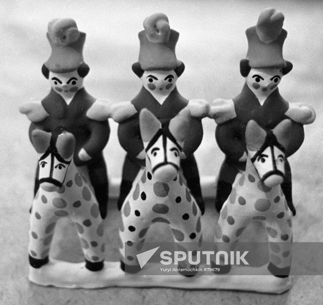 DYMKOVO FIGURINE DAVYDOVA