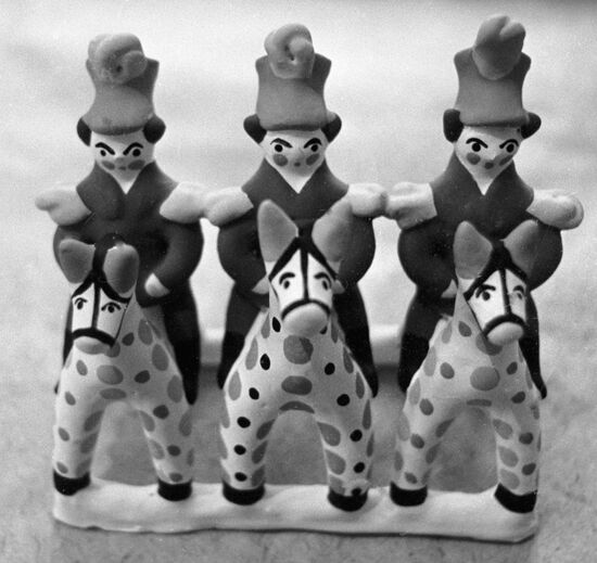 DYMKOVO FIGURINE DAVYDOVA