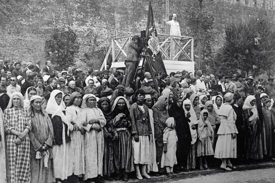 WOMEN WORKERS FIRST CONGRESS 