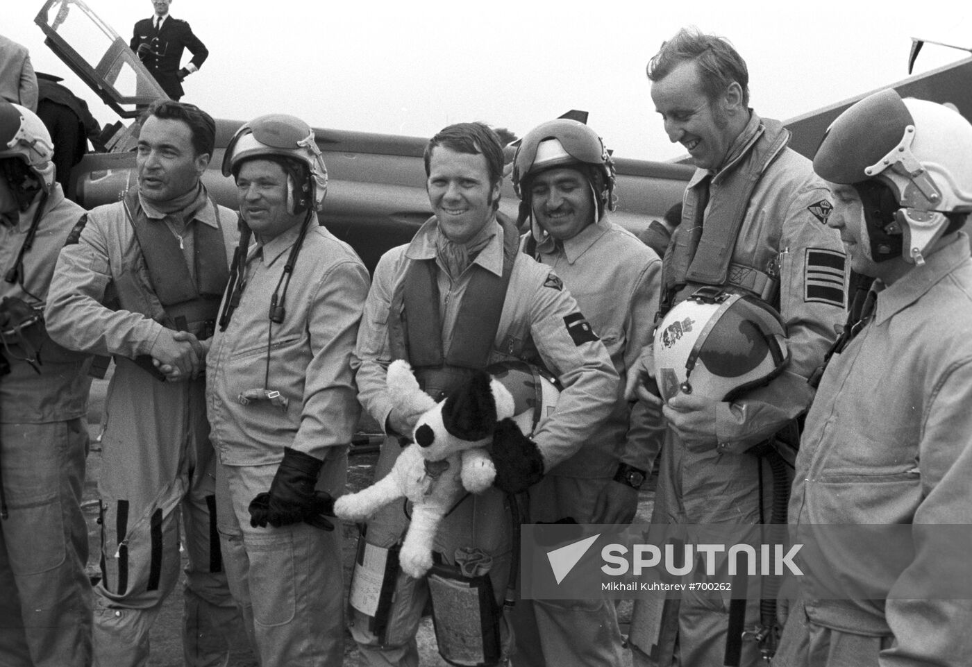 Members of the crew of the Swedish Dragon squadron