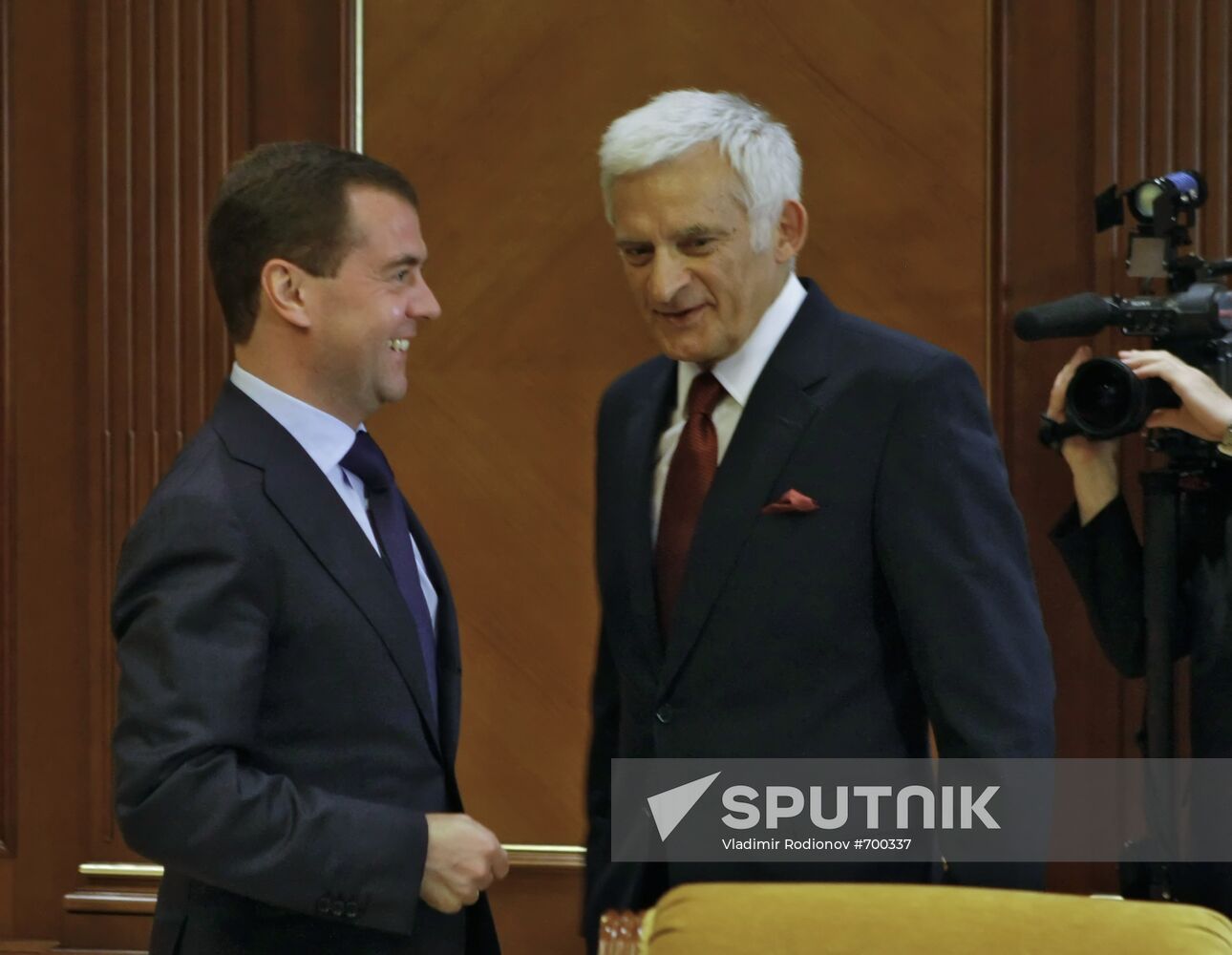 Dmitry Medvedev and Jerzy Buzek