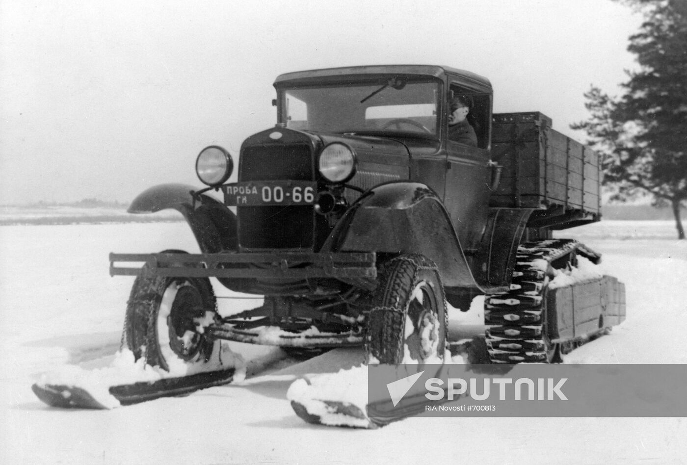 Snowmobile based on GAZ-AA truck