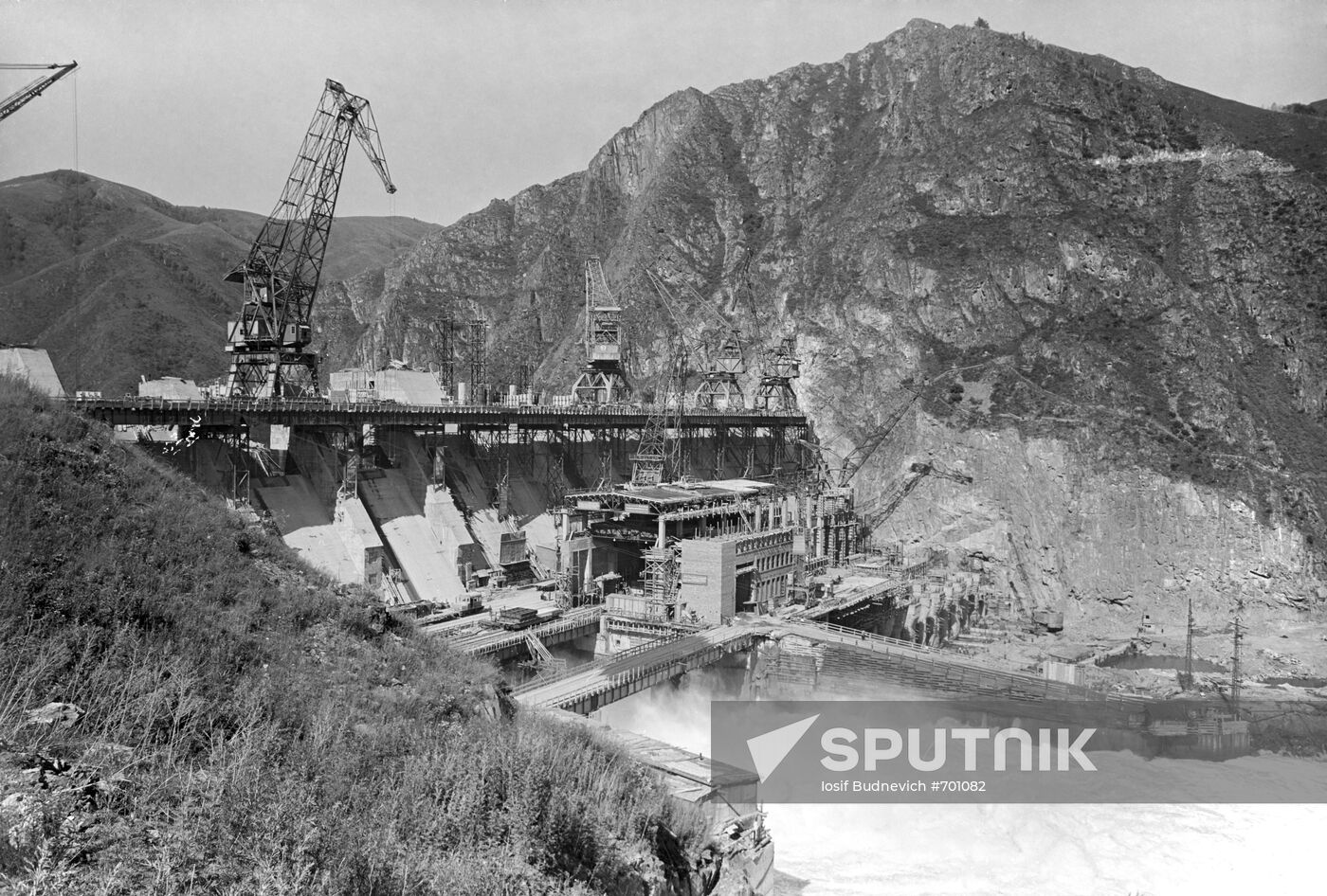 Building of Bukhtarminsk hydroelectric power station