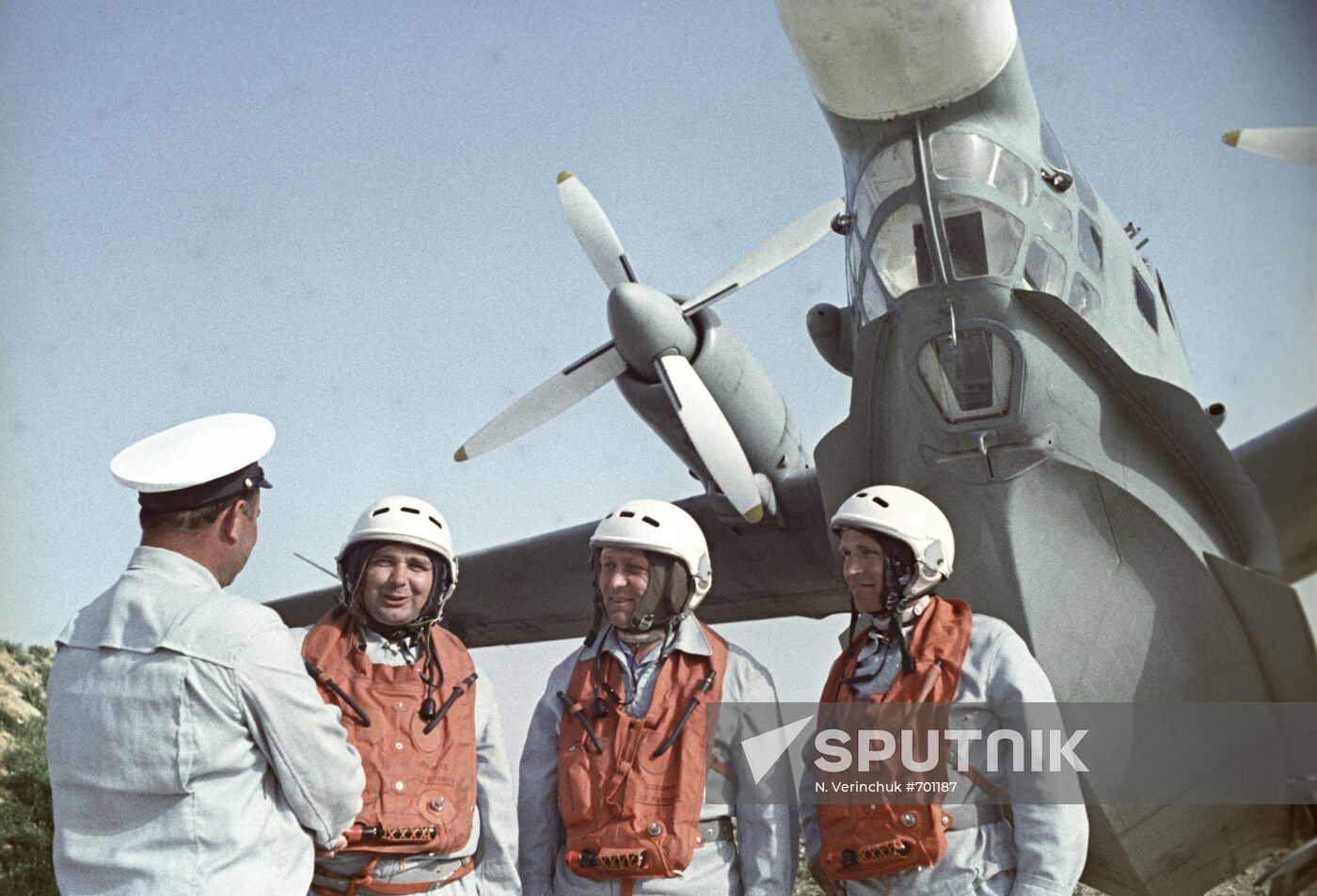 Crew of anti-submarine aircraft