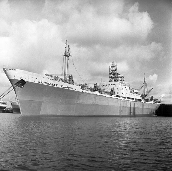 The Soviet gas-turbine motor ship Paris Commune