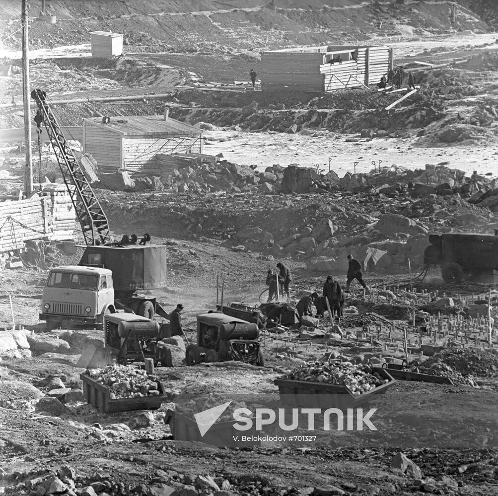 Construction of Ust-Ilimsk hydropower plant