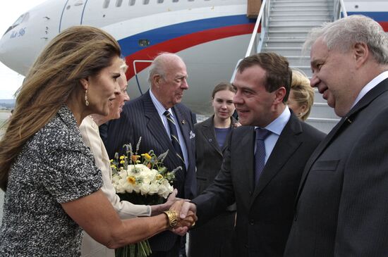 Dmitry Medvedev and his wife , Svetlana, visit the U.S.