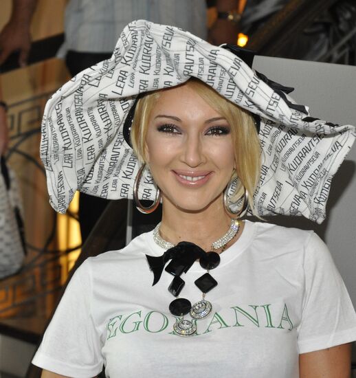 Russian stars mark Solstice Day