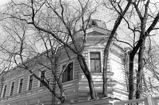 Residential building on Bakhrushina street