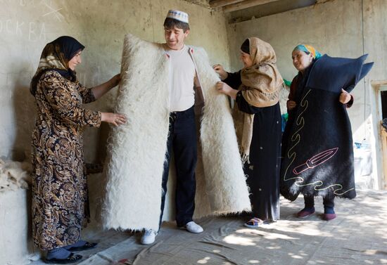 Making burkas in Dagestan