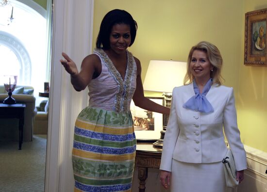 Svetlana Medvedev and Michelle Obama visit the White House